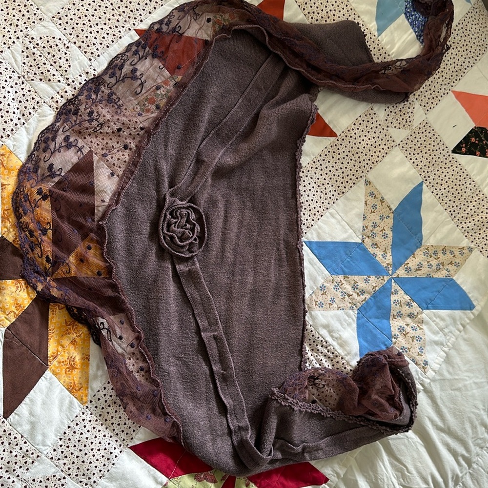 Beautiful mauve shawl/scarf -wool blend with lace and rosette.